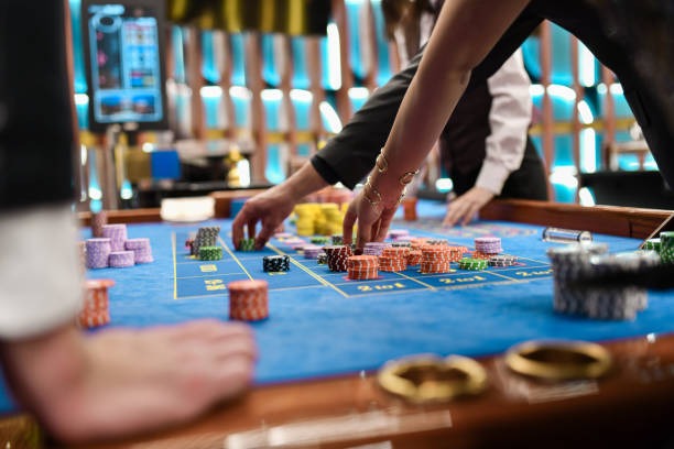 Live dealer presenting Hip Hop Panda on screen